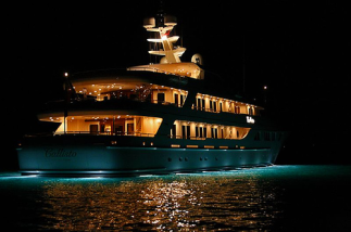 yacht-luxury-by-night